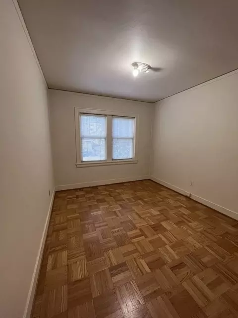 921 1st Ave W, Seattle, WA 98119