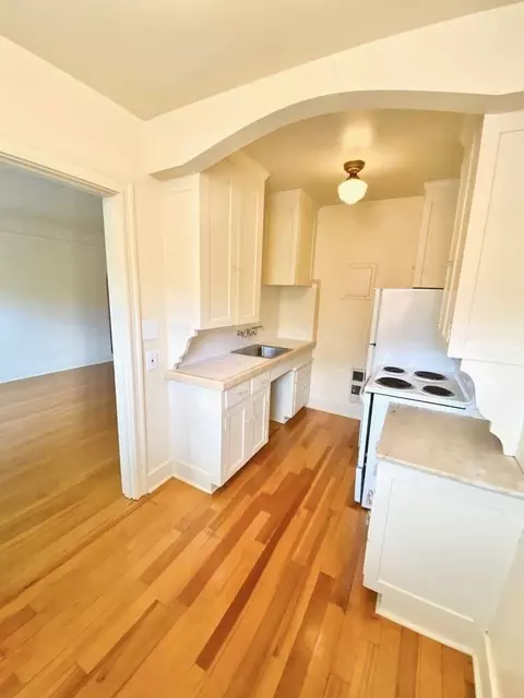 921 1st Ave W, Seattle, WA 98119