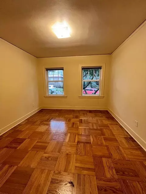 921 1st Ave W, Seattle, WA 98119
