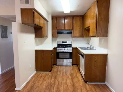 635 E Chestnut St, Glendale, CA 91205