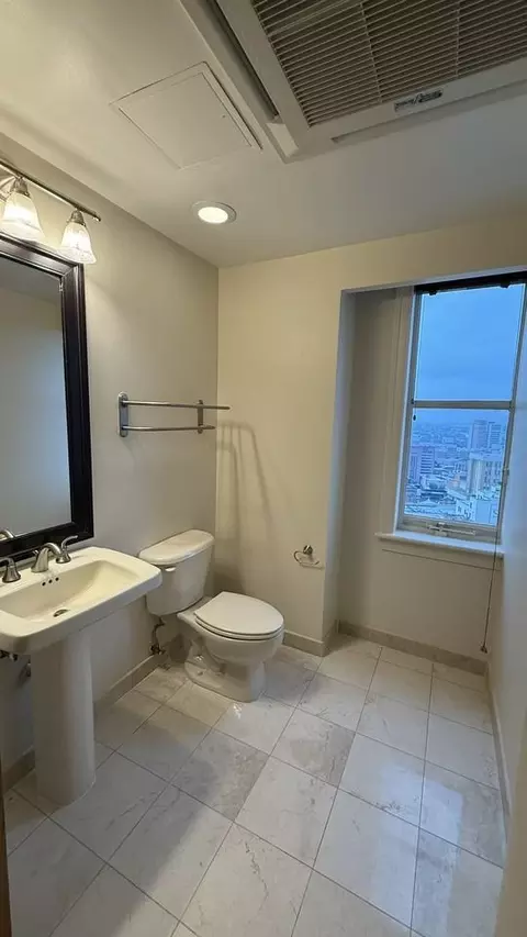 222 N Charles St, Baltimore, MD 21201 photo 5