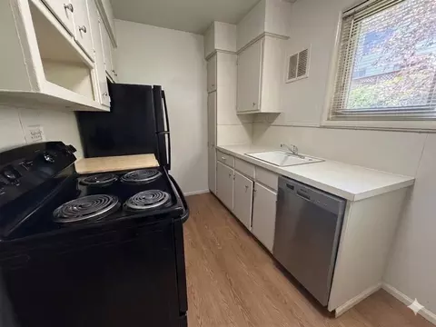 5042 S Corbett Ave, Portland, OR 97239