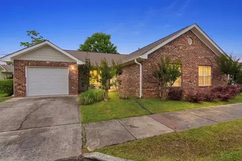 4901 Riley Rd, Ocean Springs, MS 39564