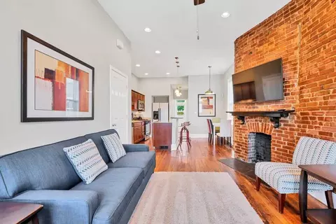 925 S Sarah St, Saint Louis, MO 63110