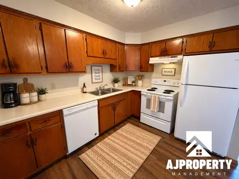601 N Teton Dr, Brandon, SD 57005