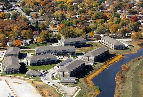 7471 Lakeview Ct, Ralston, NE 68127