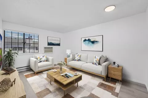 911 S Dahlia St, Denver, CO 80246