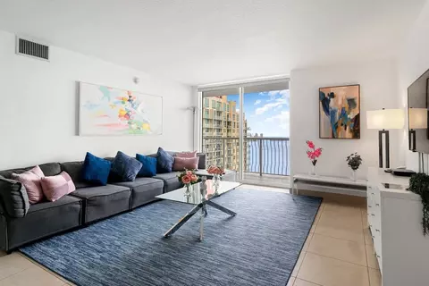 1 NW 12th St, Miami, FL 33136