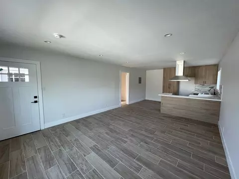 7337 Woodley Ave, Van Nuys, CA 91406