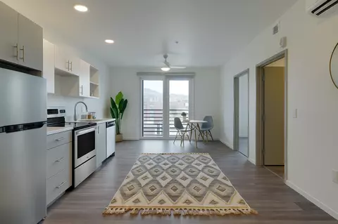 1075 NW 16th Ave, Portland, OR 97209