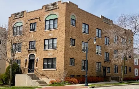 1720 E Newton Ave, Shorewood, WI 53211