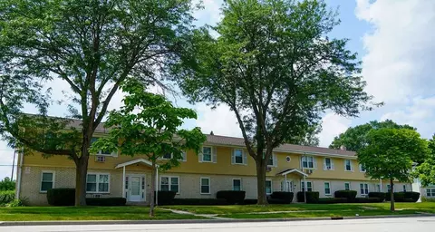 1400-1404 1408 Eder Ln, West Bend, WI 53095