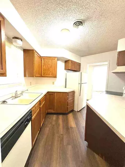 1705 E 24th Ave, Hutchinson, KS 67502