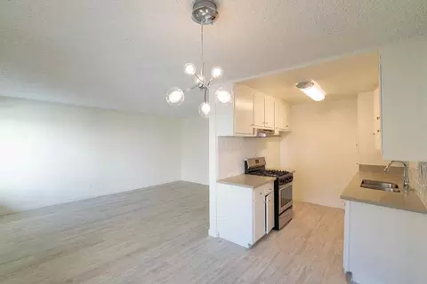 7548 Hampton Ave, West Hollywood, CA 90046