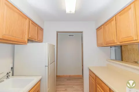 Charleston Court Apts & Ths, Lincoln, NE 68505 photo 3