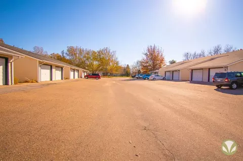 Charleston Court Apts & Ths, Lincoln, NE 68505 photo 22
