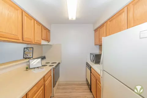 Charleston Court Apts & Ths, Lincoln, NE 68505