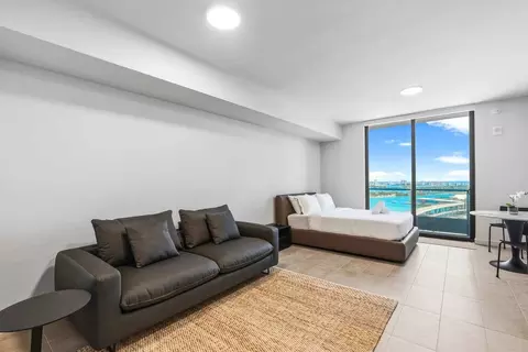 121 NE 5th St, Miami, FL 33132