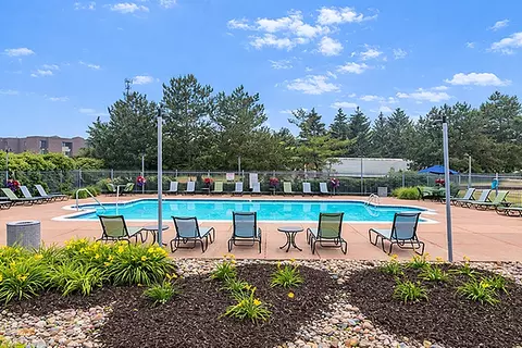 1011 Runaway Bay Dr, Lansing, MI 48917