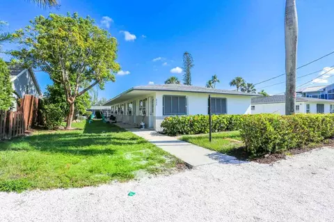 2829 Shoreview Dr, Naples, FL 34112