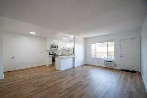 19425 Haynes St, Los Angeles, CA 91335