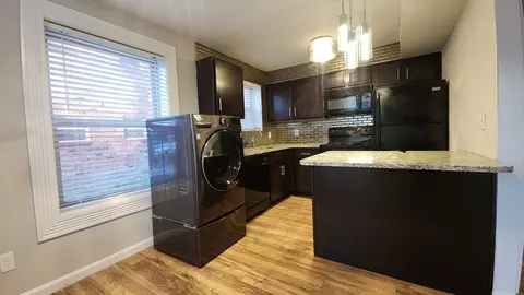 405 S Geyer Rd, Kirkwood, MO 63122