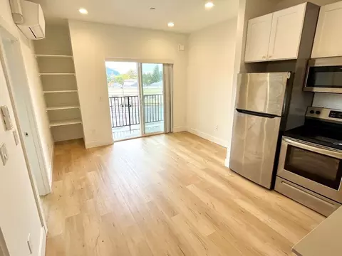 4415 SE 61st Ave, Portland, OR 97206 photo 2