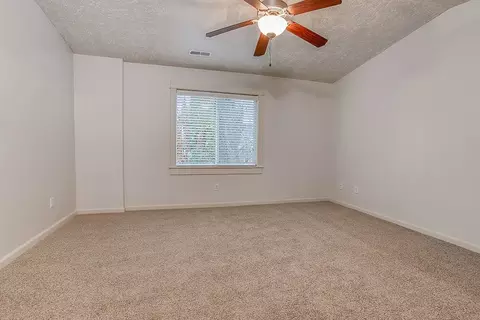 Se Chase Loop, Gresham, OR 97080 photo 2