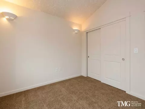 Se Chase Loop, Gresham, OR 97080 photo 11