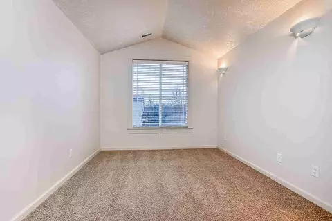 Se Chase Loop, Gresham, OR 97080 photo 18