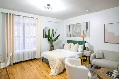 317 W 74th St, New York, NY 10023