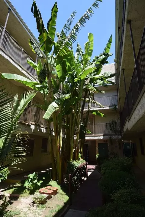 21018 Gresham St, Los Angeles, CA 91304