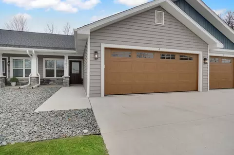 113 Eiche Dr, Slinger, WI 53086