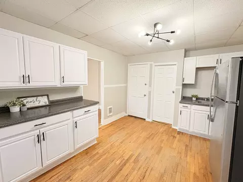 19 Emerson St, Chicopee, MA 01013