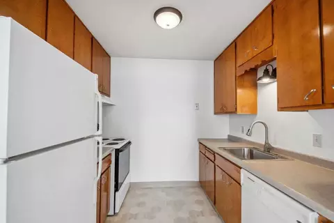 2200 Pascal St N, Roseville, MN 55113