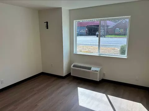 1060 NE Cleveland Ave, Gresham, OR 97030 photo 4