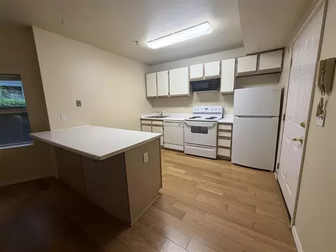 2018 NW Everett St, Portland, OR 97209