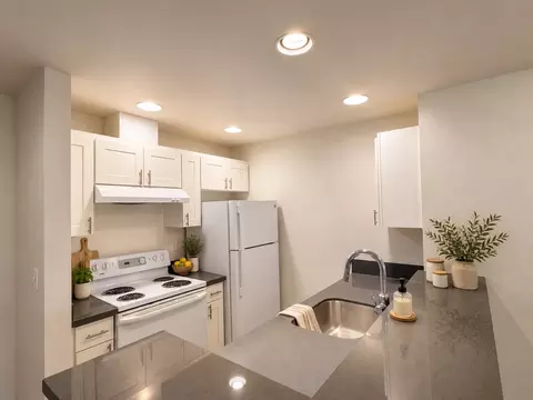 5901 Roosevelt Way NE, Seattle, WA 98105
