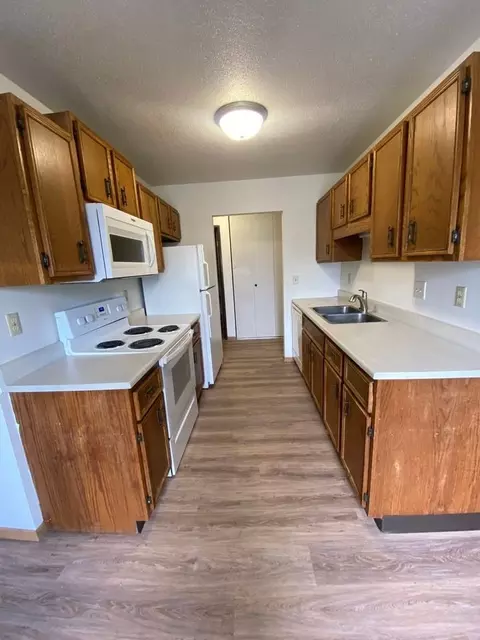 1310 28th Ave S, Moorhead, MN 56560