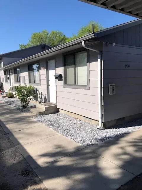 206 W Yakima Ave, Selah, WA 98942