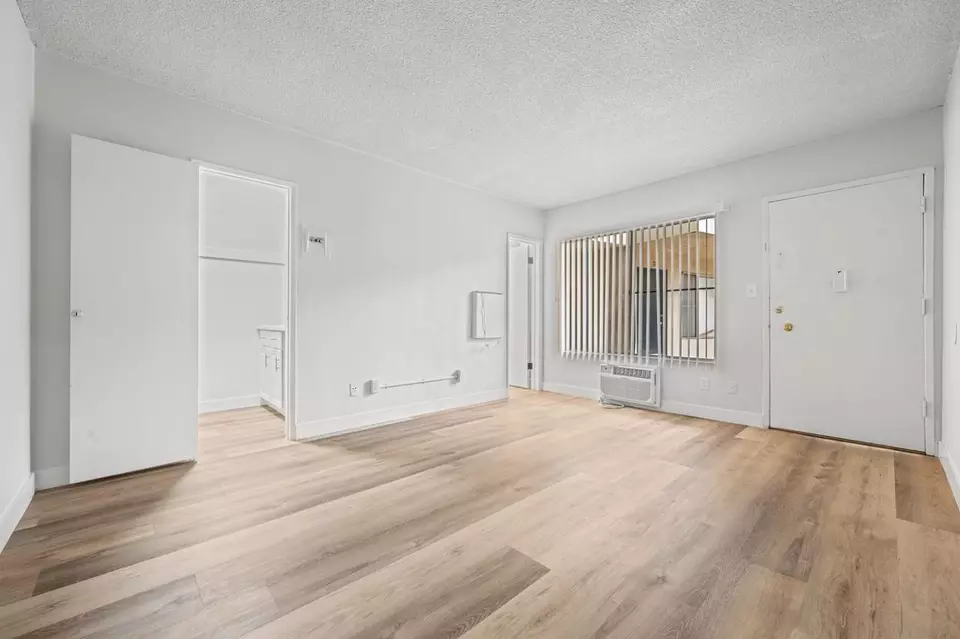  4060 Stevely Ave, Los Angeles, CA 90008 photo 4