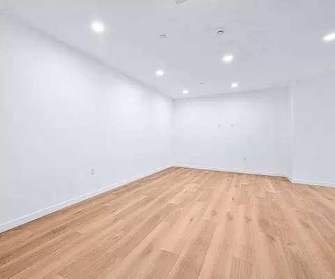 14811 Erwin St, Van Nuys, CA 91411