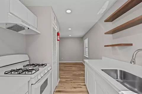 1927 Avenue M 12, Galveston, TX 77550