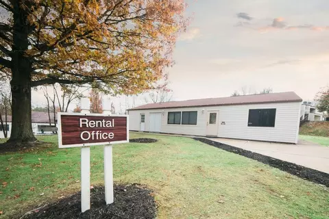 130 Sunnyhill Dr, Beaver Falls, PA 15010