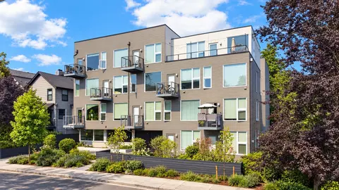 6820 Oswego Pl NE, Seattle, WA 98115 photo 3
