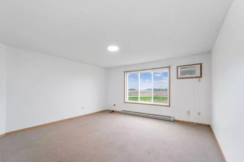 100 College View Dr, Calmar, IA 52132