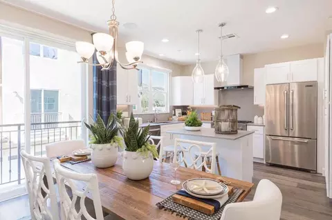 4240 Las Virgenes Rd, Calabasas, CA 91302
