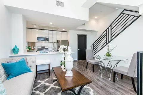 10748 Riverside Dr, Los Angeles, CA 91602