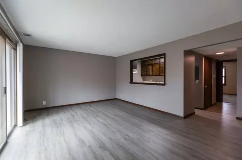 12775 Woodcrest Plz, Omaha, NE 68137
