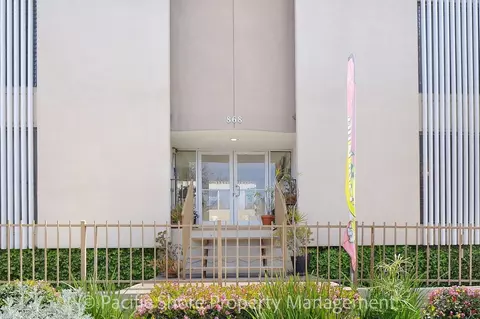 868 N West Knoll Dr, West Hollywood, CA 90069